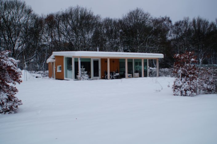 Houten Bungalow Mook