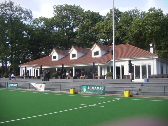 Houten clubhuis 3227