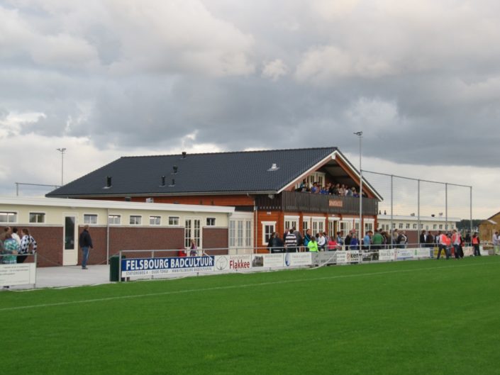 Houten clubhuis 3495