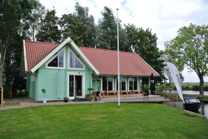 Houten clubhuis 3505